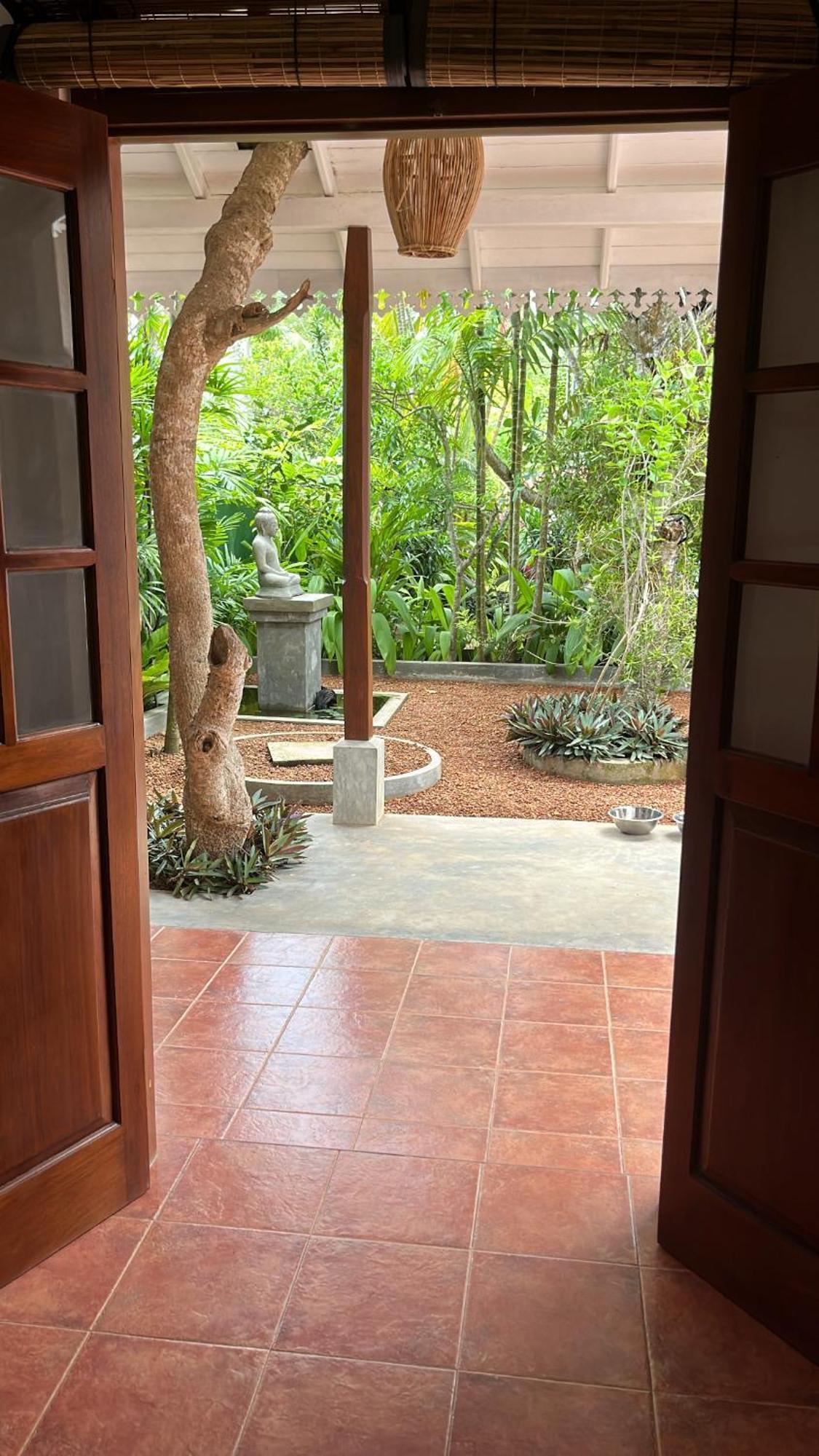Beach Club Apartments Induruwa Exterior photo