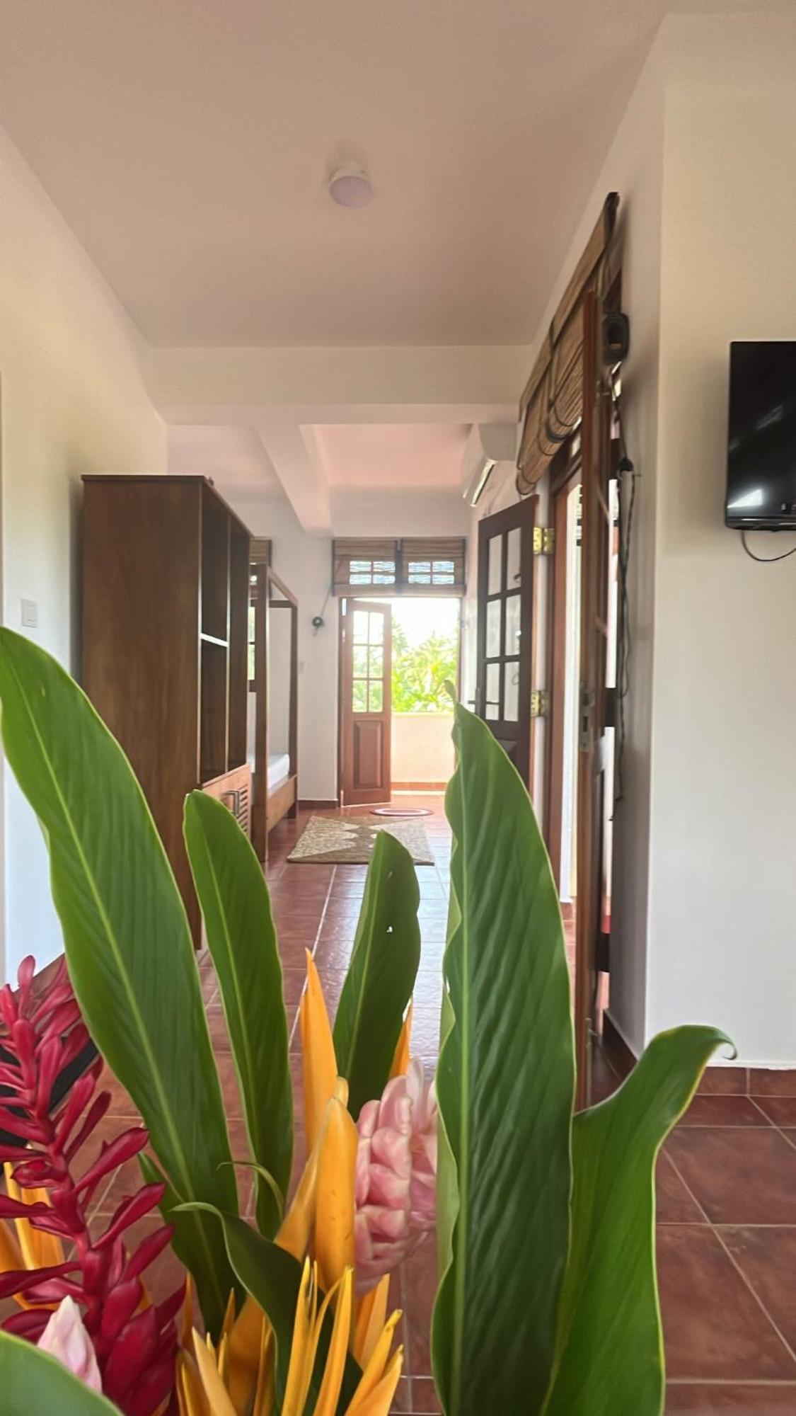 Beach Club Apartments Induruwa Exterior photo