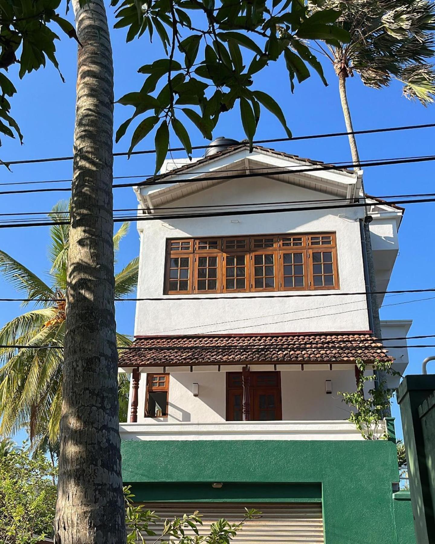 Beach Club Apartments Induruwa Exterior photo