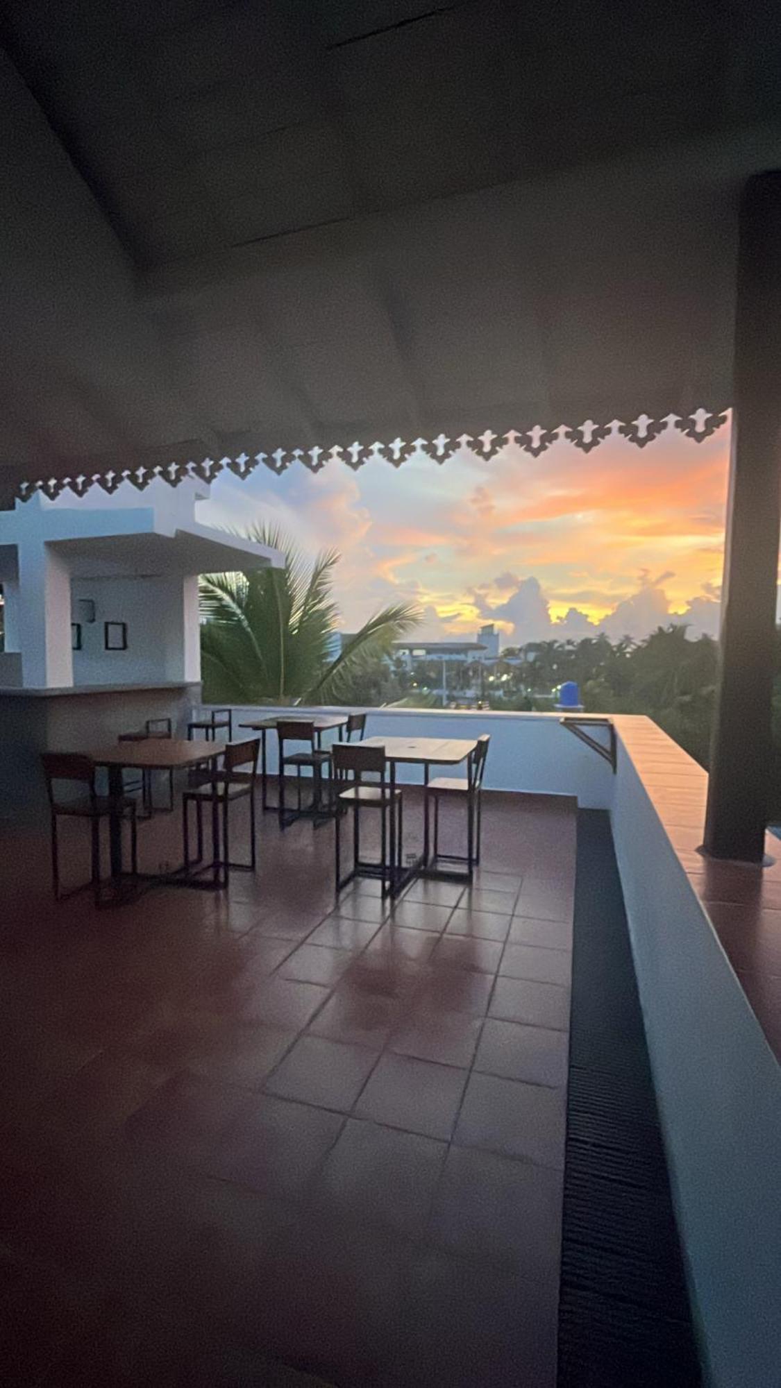 Beach Club Apartments Induruwa Exterior photo