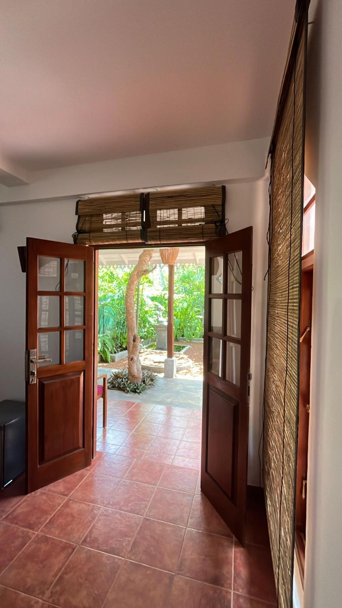 Beach Club Apartments Induruwa Exterior photo