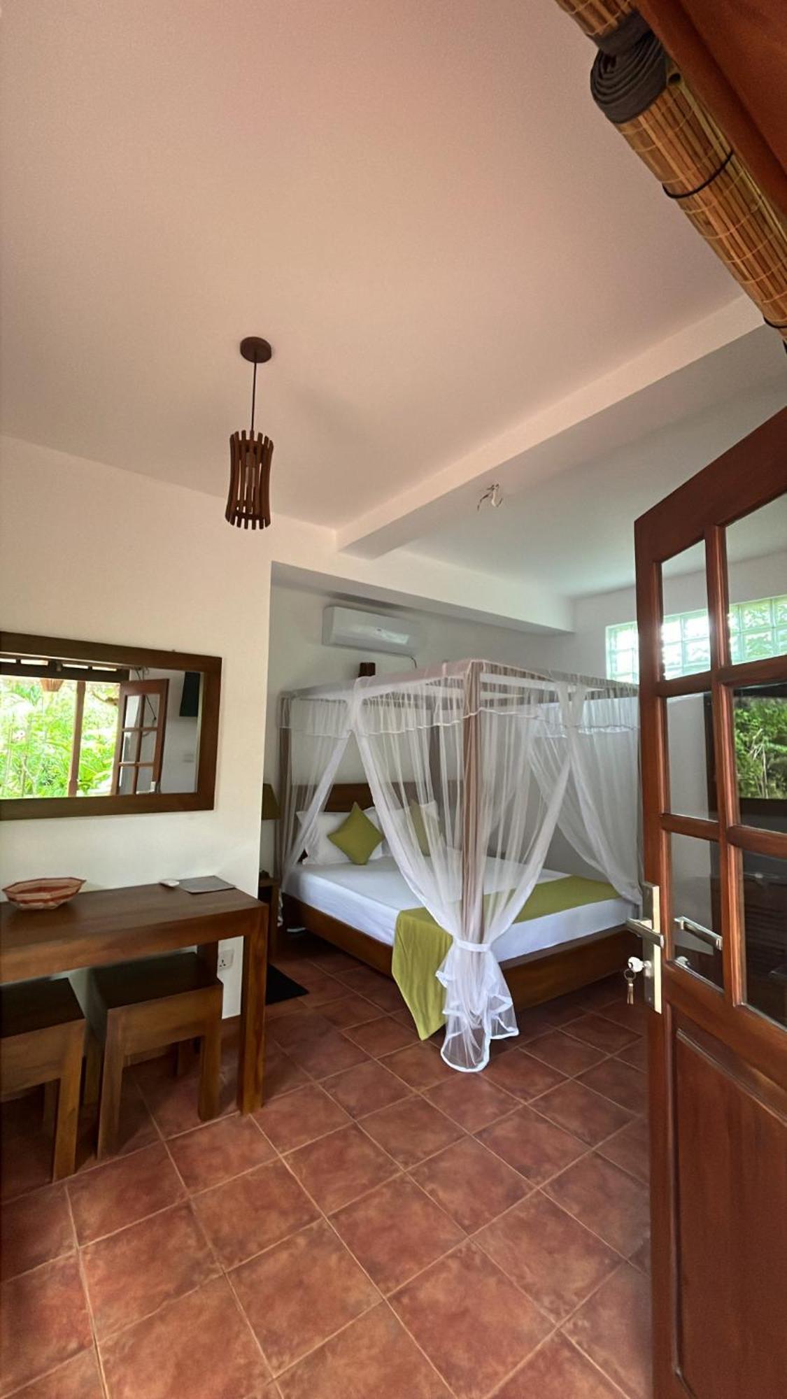 Beach Club Apartments Induruwa Exterior photo